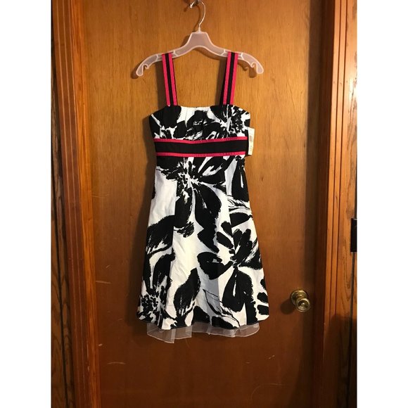 NWT Jodi Kristopher jr. Size1 black & white floral dress. - Picture 1 of 8